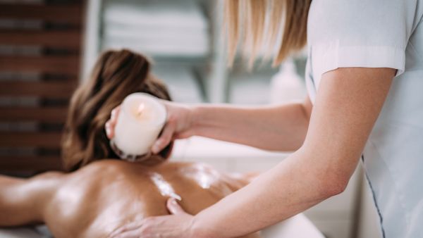 Massage à la Bougie – Chaleur Enveloppante